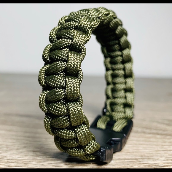 Men’s Paracord Survival Bracelet - Picture 2 of 5